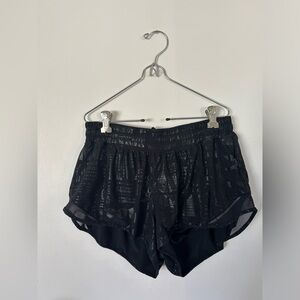 Lululemon Hotty Hot Short 2.5” Size 10 20YR Manifesto Foil Black Black / Black
